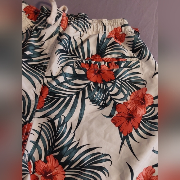 H&M Swim Shorts, Men's size Medium Floral Print H&M Swim Shorts - Picture 6 of 6